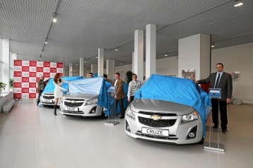 «За рулем» вручил читателям 3 автомобиля Chevrolet Cruze